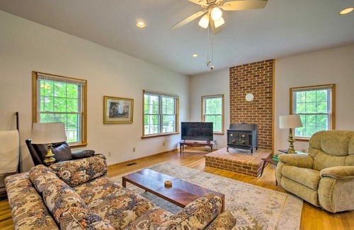 Boydton House | Charming Boydton Retreat ~ 5 Mi to Kerr Lake!