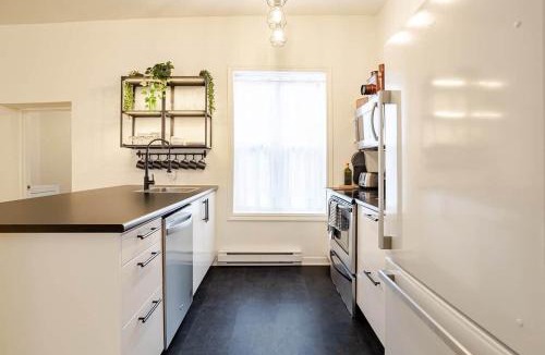 Vieux-Saint-Jean House | Charming Heritage Home with Hot Tub I 35 min to Montreal