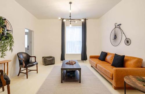 Vieux-Saint-Jean House | Charming Heritage Home with Hot Tub I 35 min to Montreal