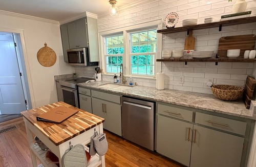 Clemson House | Charming Clemson Retreat Near Campus, The Walker Course, & Lake Hartwell