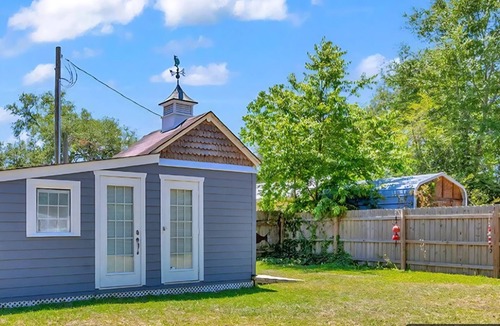Garden City Cottage | Charming cottage pet friendly in Murrells Inlet only 1/2 mile from beach!