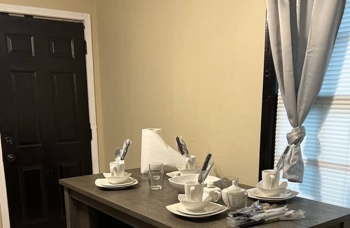 Darlington House | charming cozy house perfect for a family of four, close to Racetrack / Waterpark