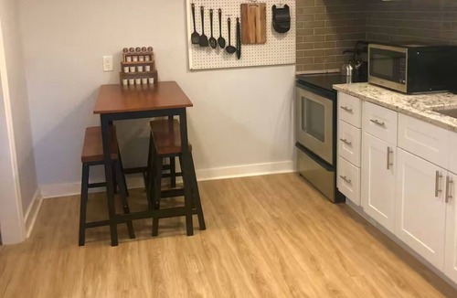 East Durham Apartment | Charming Downtown 2-bedroom bungalow in lovely Durham