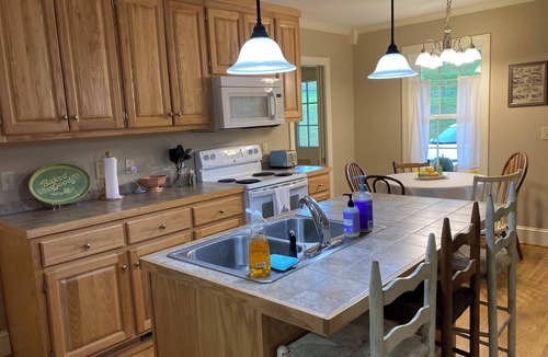 Jefferson Other | Charming, family-friendly 3-bedroom farmhouse near West Jefferson