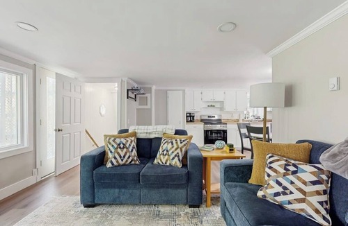 Orland Apartment | Charming Lakefront Apartment with Deck, Patio and BBQ Grill