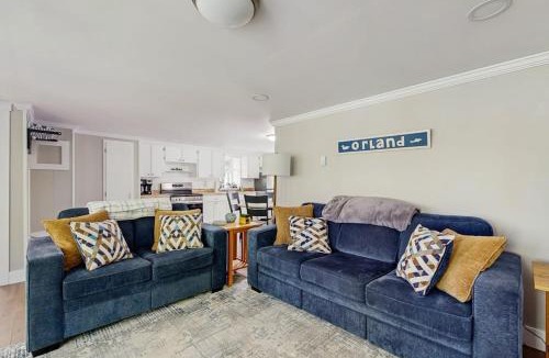 Orland House | Charming Lakefront Apartment with Deck, Patio and BBQ Grill
