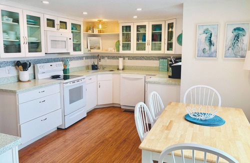 Kitty Hawk Cottage | Charming Outer Banks Cottage with Stunning Ocean Views - Hot Tub - Walk to Beach