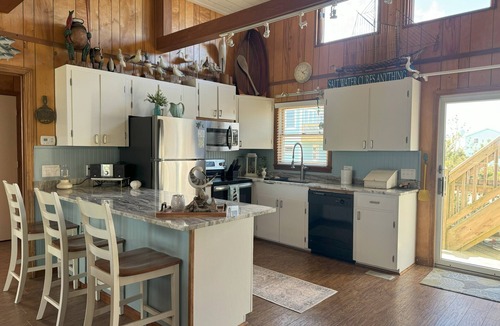 South Nags Head House | CHARMING SEMI-OF Steps to Beach! 3 Decks/Crows Nest/Ocean Views. Delightful Fun!