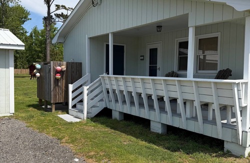 Wanchese House | Charming Wanchese Retreat-Cozy 2BR Near OBX Beaches and Fishing
