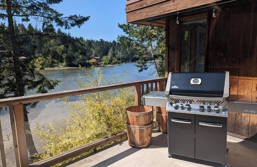 Salt Spring Island House | Charming waterfront Salt Spring Island B&B