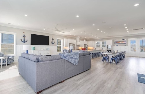 Cherry Grove Beach House | Check In Any Day! Carolina Dreamin 8BR Pool/Oceanfront