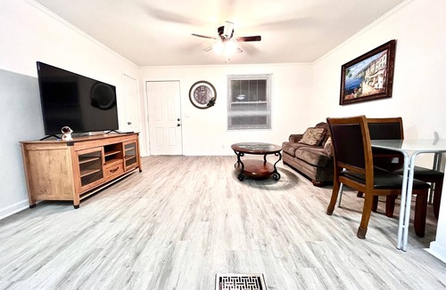Hadley - Washington Condo | Cheerful fully remodeled Nashville Place, close to downtown