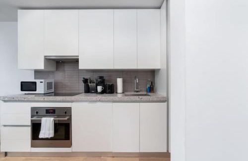 Niagara Apartment | Chic City Oasis with Cafes & Bars at your Doorstep