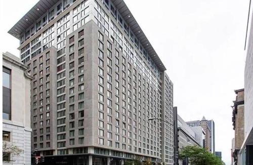 International District Condo | CHIC EXECUTIVE DOWNTOWN CONDO WITH FREE GARAGE PARKING NEAR THE OLD PORT !