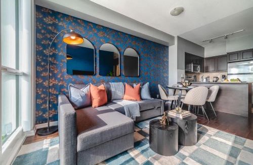Fort York Apartment | Chic Fort York Haven Lake Views & City Pulse