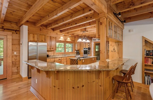 Sapphire Cabin | Chic Lodge 0.6m to Ski/Tube Resort+Winter Mtn Views