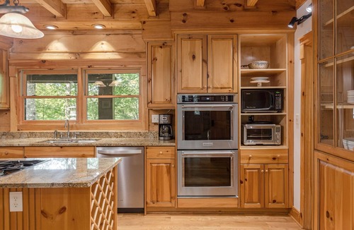 Sapphire Cabin | Chic Lodge 0.6m to Ski/Tube Resort+Winter Mtn Views