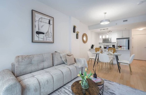 Cite Multimedia Apartment | Chic Modern Basilica Boutique - Square Victoria