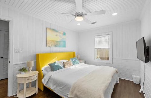 Mount Pleasant House | Chic Modern Cottage Near Downtown and Beaches Family