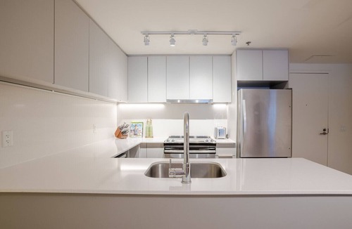 Cite Multimedia Apartment | Chic Old Port Stay | Pool, Gym & Parking