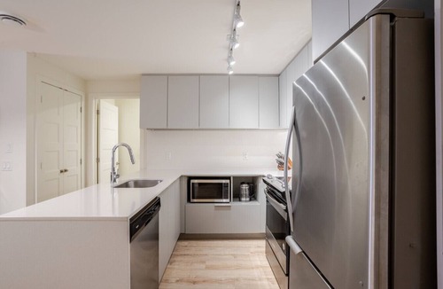 Cite Multimedia Apartment | Chic Old Port Stay | Pool, Gym & Parking