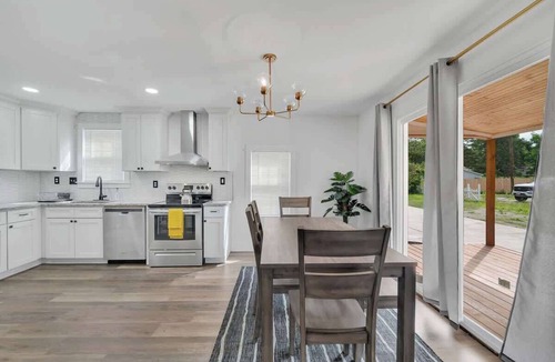 Toddville Road House | City Chic: Your Ideal Stay