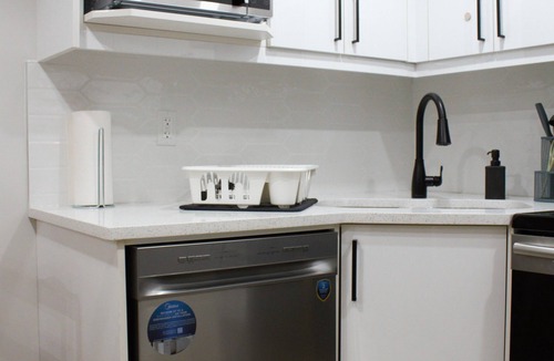 Keith House | City Living with easy access to the mountains An hour away from Banff