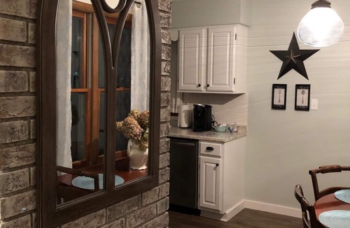 Arden House | Clean~2.5 mi Airport I -26 ~ DINING -15 Min BILTMORE~ Asheville Breweries GOLF