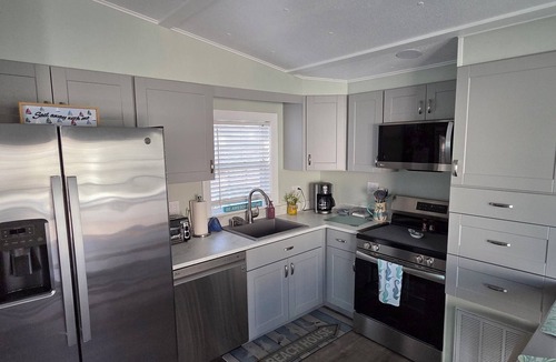 Garden City House | CLEAN , Pet Friendly Beach House w/golf cart and free beach parking