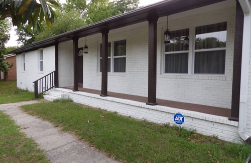 Columbia House | CLOSE TO FT JACKSON, WILLIAMS-BRICE STADIUM, VA HOSP, FAMILY FRIENDLY. SLEEPS 10