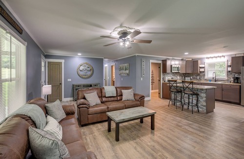 Bryant House | Close to Nickajack Lake! Serene Retreat w/Hot Tub