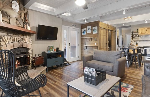 Cataloochee Ranch Ski Chalet | Close to Skiing & nestled between the Blue Ridge & Smoky Mountains~Pet Friendly!
