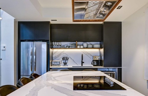 Pointe-Saint-Charles Condo | CLUBHAUS Executive Penthouse, Private Rooftop, Sleeps 12+