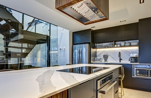 Pointe-Saint-Charles Condo | CLUBHAUS Executive Penthouse, Private Rooftop, Sleeps 12+