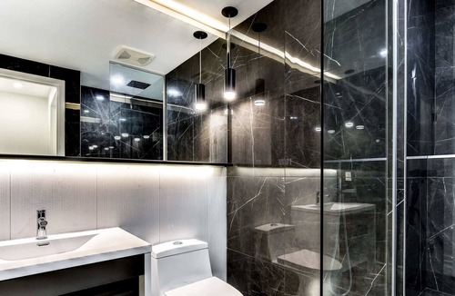 Pointe-Saint-Charles Condo | CLUBHAUS Premium Penthouse, Rooftop Hot Tub, Sleeps 14+