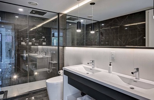 Pointe-Saint-Charles Condo | CLUBHAUS VIP Suite, Private Hot Tub, Sleep 16