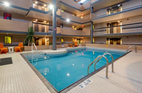 Banff Trail Hotel | Coast Calgary University Area Hotel by APA
