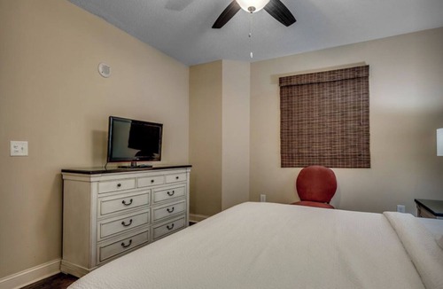 Windy Hill Hotel | Coastal Retreat | Balcony, Pools & Hot Tubs | Steps to Dining