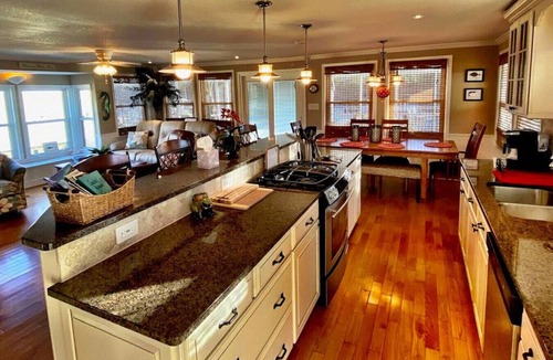 Morehead City House | Coastal Retreat on Waterway w/Hot Tub