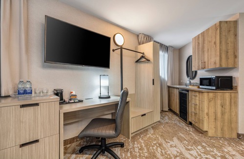Laval Hotel | Comfort Inn Laval