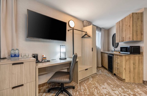 Laval Hotel | Comfort Inn Laval