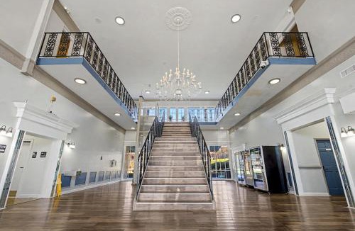 Sheffield Park Apartment | Comfortabel Stay 5 mins to Atrium & Novant Health