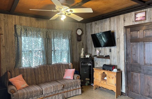 Brownville Cabin | Comfortable 2-bedroom cabin on charming Schoodic Lake in Brownville with AC