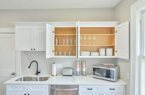 East Durham House | Comfortable 6 Bdrm~Fenced Backyard~Near Downtown!