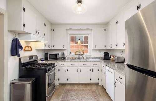 Charlotte House | Comfy cozy laid back cottage