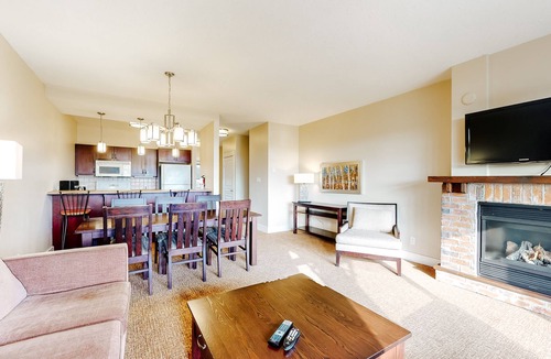 The Blue Mountains Condo | Convenient Dog-Friendly Condo w/Patio, Free WiFi, and Private Washer/Dryer