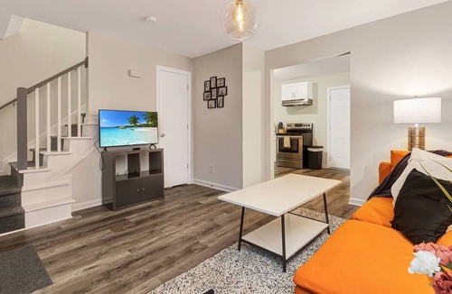 Ponderosa - Wingate House | Cool City Vibes 10 min from Uptown and Airport!