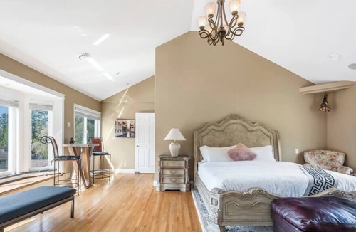 Coquitlam House | Coquitlam 5bed/3bath Luxury home + swimming pool
