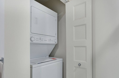 Laval Apartment | Corporate Stays | L'Equinoxe | Spacious 1BR