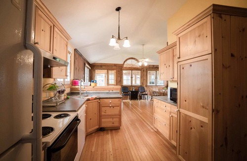 Crystal Beach House | Cottage Beside Crystal Beach - 3BR & BBQ!